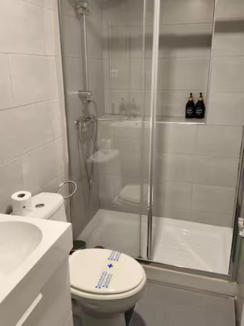 Centro Aeropuerto Wizink Feria Bernabeu Apartment Madrid Luaran gambar